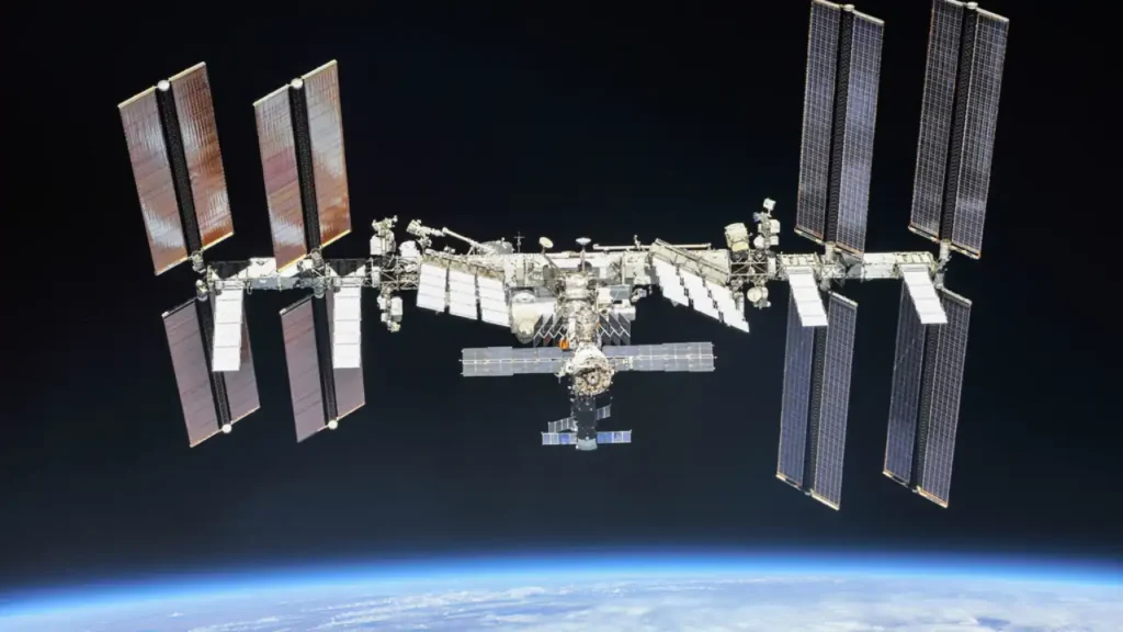 स्पेस स्टेशन क्या होते हैं और इन्हें क्यों बनाया जाता है?